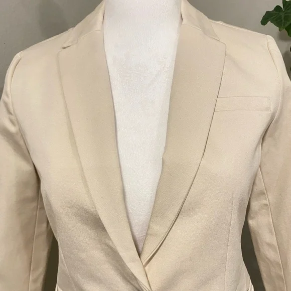 Banana Republic Cream Tailored Blazer long and lean- fit washable Bi-stretch 4 - Picture 3 of 6